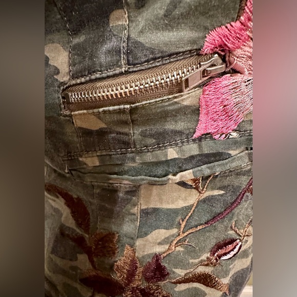 EUC Love Stitch Lined Camouflage Jacket/Blazer with embroidered design. Sz Small - Picture 12 of 16